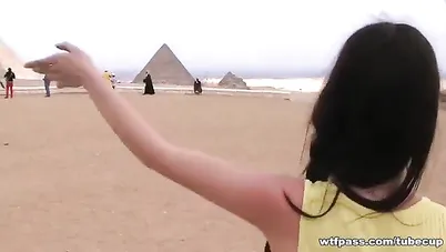 سائحة شرموطة تتناك في الهرم