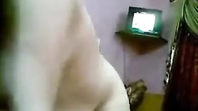 علاقة بين رجل اعمال و فتاة مراهقة سكس مصري