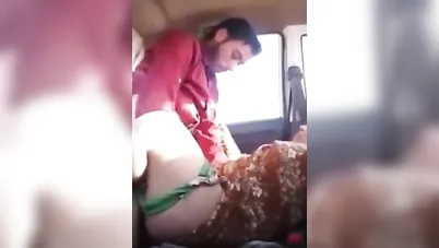 نيك في السيارة مع ميلف مربربة سكس عربي