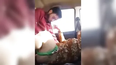 نيك في السيارة مع ميلف مربربة سكس عربي