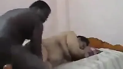 ميلف تتألم بسبب زب الخال الكبير - سكس عربي