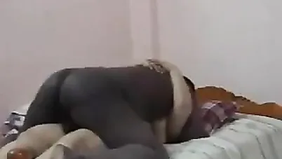 ميلف تتألم بسبب زب الخال الكبير - سكس عربي