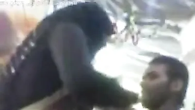 شاب مصري يداعب صديقته المحجبة في العمل سكس مصري xnxx
