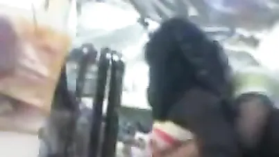 شاب مصري يداعب صديقته المحجبة في العمل سكس مصري xnxx