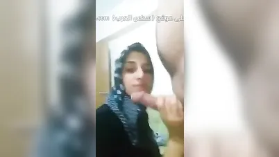مصريه محجبة هايجه علي بلع الزب سكس مصري xnxx