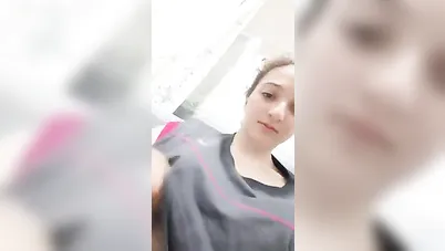 مراهقة بيضاء تعرض جسمها الحلو سكس نودز مصري