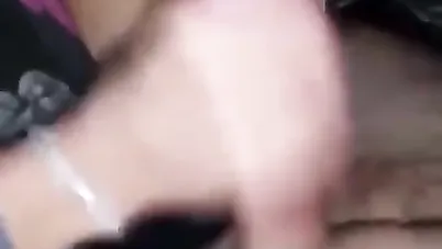 جوزها مسافر وجايبه عشقيها تمصله سكس مصري