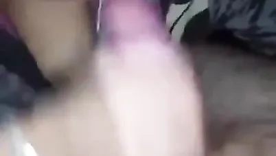 جوزها مسافر وجايبه عشقيها تمصله سكس مصري