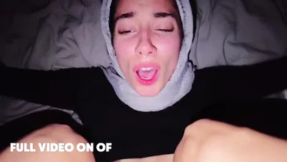 صديقة اختي المسلمة تتسلل الى غرفتي لأنيكها سكس محجبات