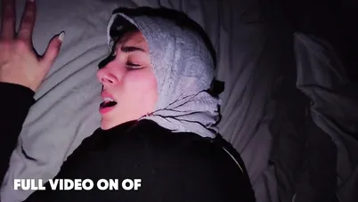 صديقة اختي المسلمة تتسلل الى غرفتي لأنيكها سكس محجبات