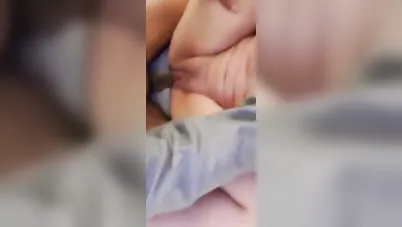 لبوة عربية جميلة توثق لحظات المتعة والنيك على سريرها سكس عربي xnxx