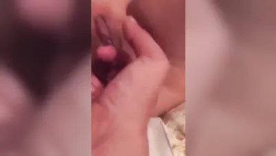 تدلع على حبيبها وترقصله وتمصله زبه سكس مصري