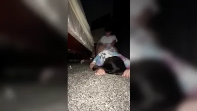 بنت مصرية شرموطة تتناك على الأرض من صاحبها العنتيل سكس مصري xnxx