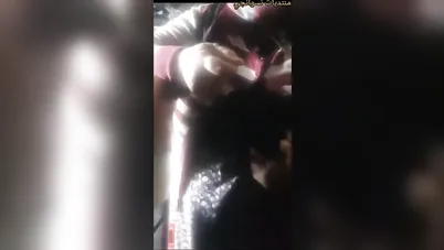 محجبة شرموطة تطلع بزازها في المحل سكس عربي xnxx