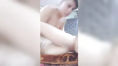 شاب صغير ينيك ام صاحبته الهايجة سكس مصري xnxx