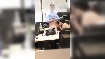 لبوة هيجانة تمص زب صاحبها في المكتب سكس مصري xnxx