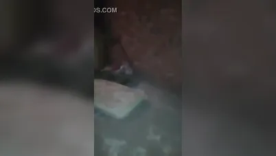 شاب هايج ينيك بنت في الخرابة سكس مصري