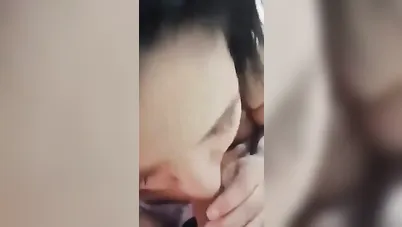 شاب محظوظ مع ميلف فاجرة تمصله زبه وتحلبه سكس مصري xnxx