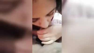 شاب محظوظ مع ميلف فاجرة تمصله زبه وتحلبه سكس مصري xnxx