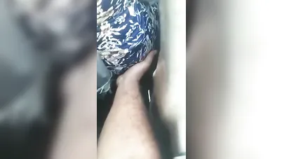 شاب متحرش يبعبص ميلف جامدة في المواصلات الجزء الثاني سكس مصري