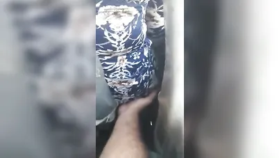 شاب متحرش يبعبص ميلف جامدة في المواصلات الجزء الثاني سكس مصري