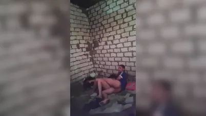 فحل مع عشيقته زانقها في بيت مهجور ينيكها على الارض سكس مصري xnxx