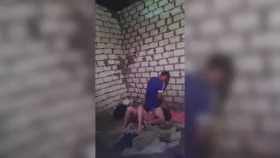فحل مع عشيقته زانقها في بيت مهجور ينيكها على الارض سكس مصري xnxx