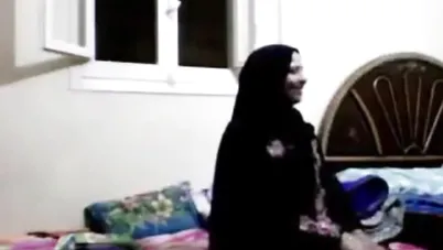 محجبة شرموطة تخون جوزها مع جارها سكس مصري xnxx