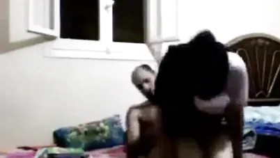 محجبة شرموطة تخون جوزها مع جارها سكس مصري xnxx