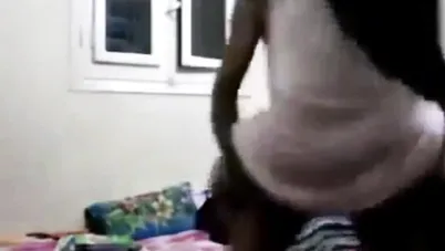 محجبة شرموطة تخون جوزها مع جارها سكس مصري xnxx