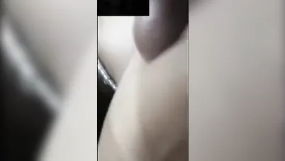 يلعب في كس حبيبته ويخليها تمصله زبه سكس مصري xnxx