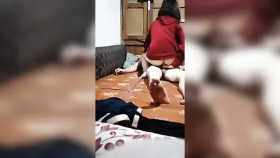 بنوتة مع صاحبها في الجامعة في شقته تركب زبه وينيكها ويكيفها سكس مصري xnxx