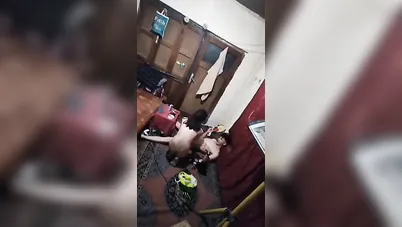 بنوتة مع صاحبها في الجامعة في شقته تركب زبه وينيكها ويكيفها سكس مصري xnxx