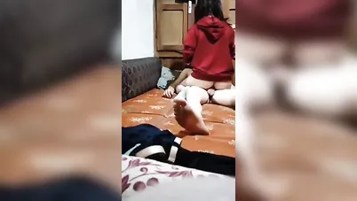 بنوتة مع صاحبها في الجامعة في شقته تركب زبه وينيكها ويكيفها سكس مصري xnxx