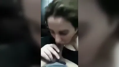 اجمد ميلف خبرة تمص زب عشيقها وتحلبه سكس مصري xnxx