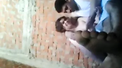 شرموطة تتناك من جارها على السطوح سكس مصري xnxx