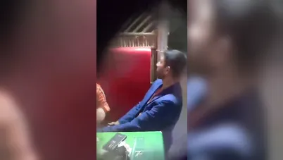 واخد حبيبته في كافيه ويبوسها ويقفشلها سكس عربي xnxx