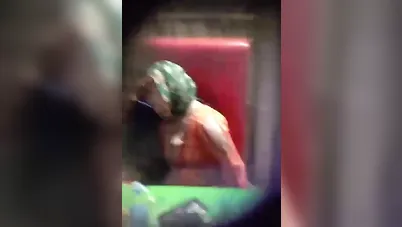 واخد حبيبته في كافيه ويبوسها ويقفشلها سكس عربي xnxx