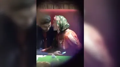 واخد حبيبته في كافيه ويبوسها ويقفشلها سكس عربي xnxx