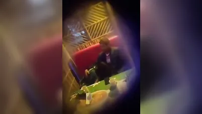 يزنق صاحبته في كافيه ويخليها تمصله زبه سكس مصري xnxx