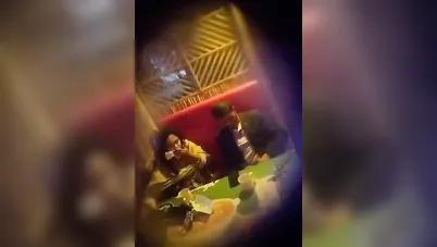 يزنق صاحبته في كافيه ويخليها تمصله زبه سكس مصري xnxx