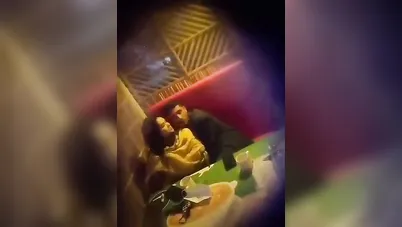 يزنق صاحبته في كافيه ويخليها تمصله زبه سكس مصري xnxx