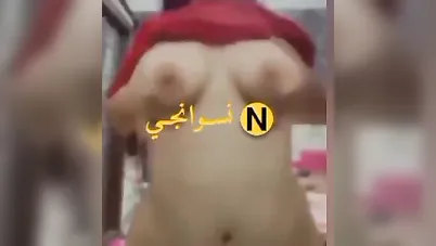 بنت هايجة اوي تفرج صاحبها على بزازها وجسمها الكيرفي سكس نودز مصري