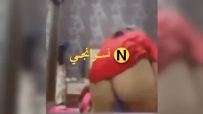 بنت هايجة اوي تفرج صاحبها على بزازها وجسمها الكيرفي سكس نودز مصري