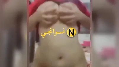 بنت هايجة اوي تفرج صاحبها على بزازها وجسمها الكيرفي سكس نودز مصري