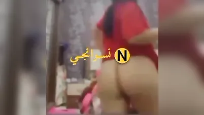 بنت هايجة اوي تفرج صاحبها على بزازها وجسمها الكيرفي سكس نودز مصري
