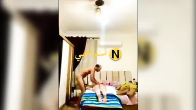 راجل هايج يعمل مساج لعشيقته على السرير وينيكها سكس مصري xnxx
