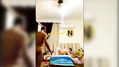 راجل هايج يعمل مساج لعشيقته على السرير وينيكها سكس مصري xnxx