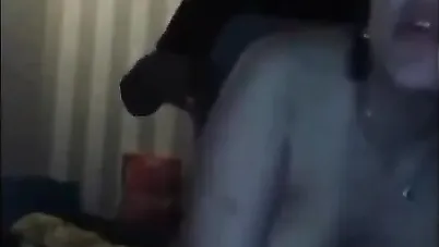 راكب صاحبته نازل فيها نيك بالجامد من ورا وهي تقوله براحة سكس مصري xnxx