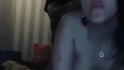 راكب صاحبته نازل فيها نيك بالجامد من ورا وهي تقوله براحة سكس مصري xnxx